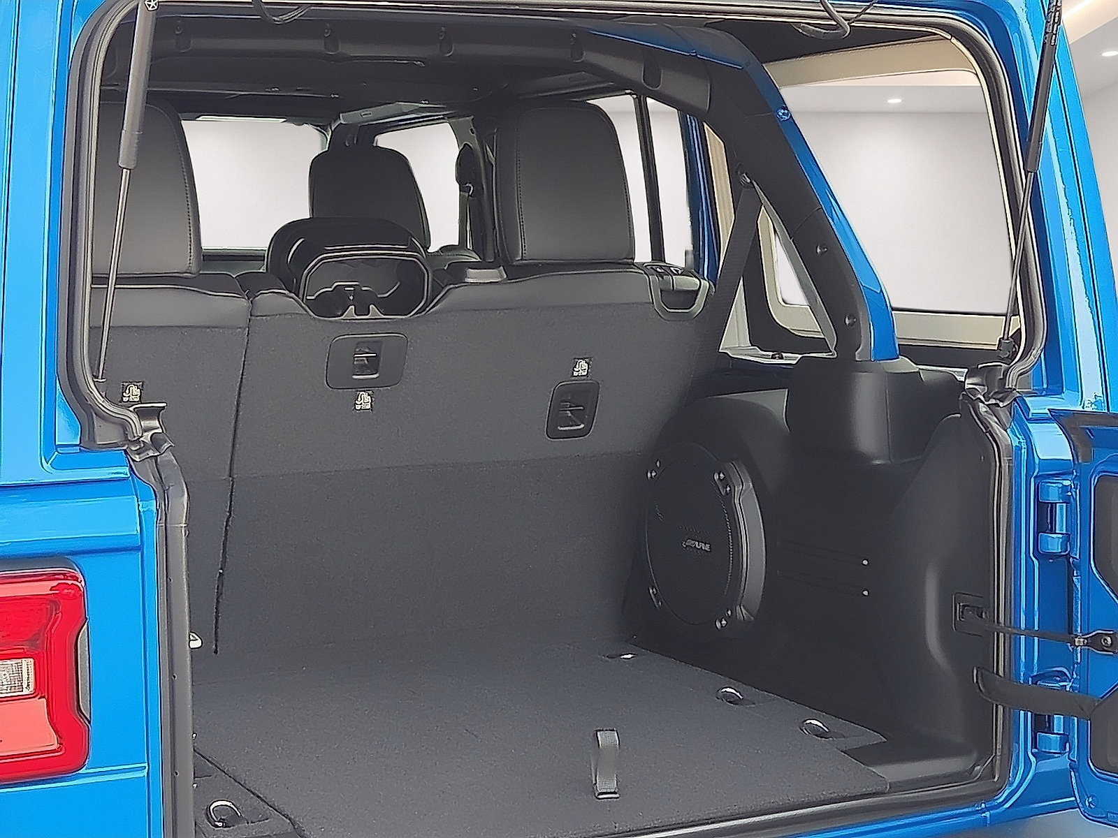 New 2026 Jeep Wrangler Unlimited Sahara AWD/4WD image 9