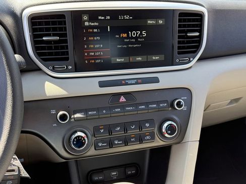 Used 2020 Kia Sportage LX image 17