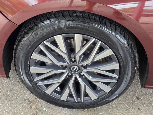 Used 2024 Nissan Altima 2.5 SV FWD image 29