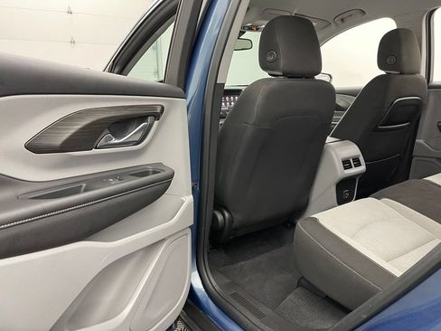 Used 2024 GMC Terrain SLE FWD image 33
