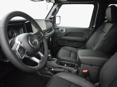 New 2026 Jeep Wrangler Unlimited Sahara AWD/4WD image 34