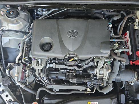 Used 2018 Toyota Camry SE w/ Moonroof Package FWD image 29