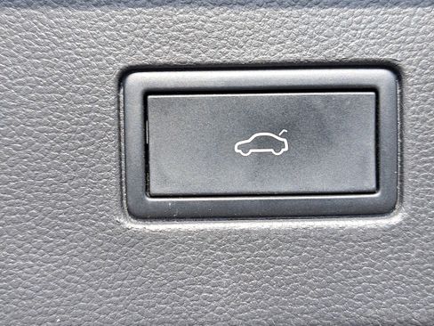 Used 2021 Volkswagen Atlas SE image 14