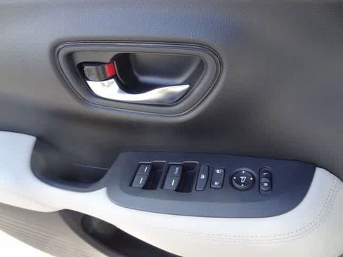 Used 2023 Honda HR-V LX image 17