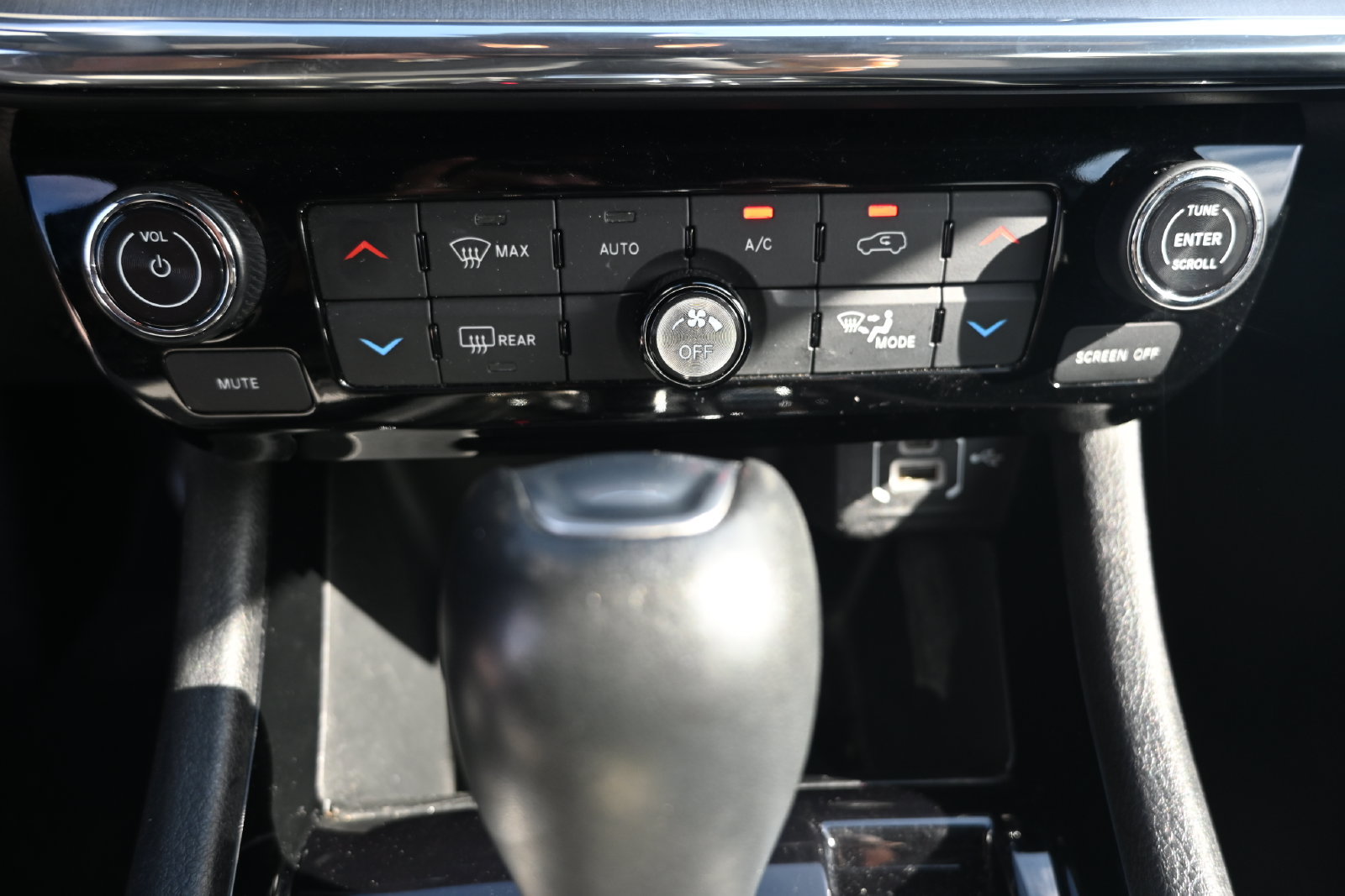 Used 2024 Jeep Compass Limited AWD/4WD image 19