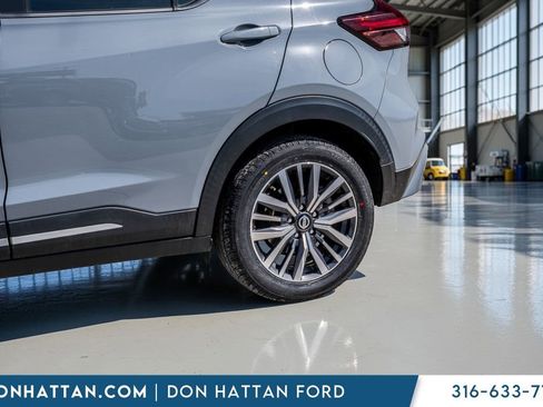 Used 2021 Nissan Kicks SR w/ SR Premium Package image 32