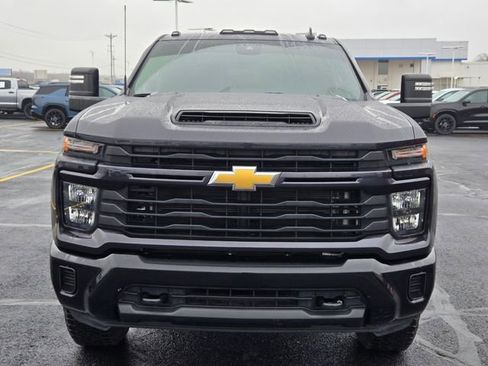 Used 2024 Chevrolet Silverado 2500 Custom w/ Custom Value Package image 8