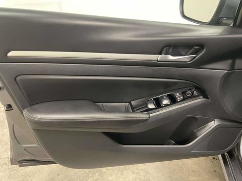 Used 2025 Nissan Altima 2.5 SL FWD image 12