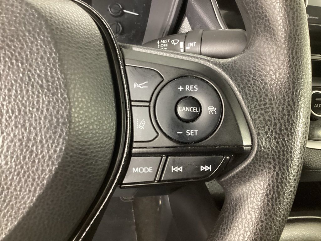Used 2022 Toyota Corolla LE FWD image 15