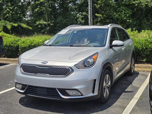 Used 2017 Kia Niro EX FWD image 3