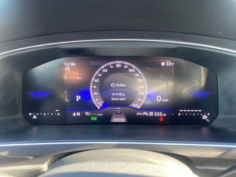 Used 2024 Volkswagen Tiguan SE image 19