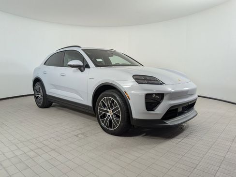 Certified 2025 Porsche Macan 4 Electric AWD/4WD image 7
