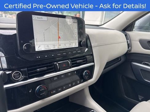 Used 2023 Nissan Pathfinder SL AWD/4WD image 13
