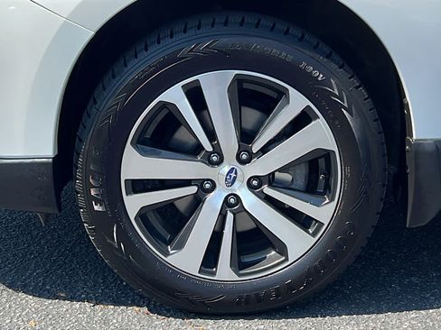 Used 2018 Subaru Outback 3.6R Limited AWD/4WD image 9