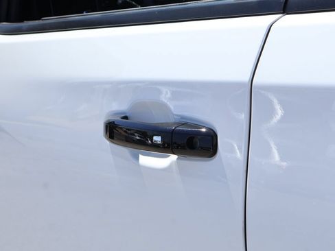 Used 2022 Chevrolet Silverado 1500 ZR2 w/ Technology Package AWD/4WD image 18