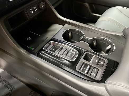 Used 2025 Honda Pilot EX-L image 16