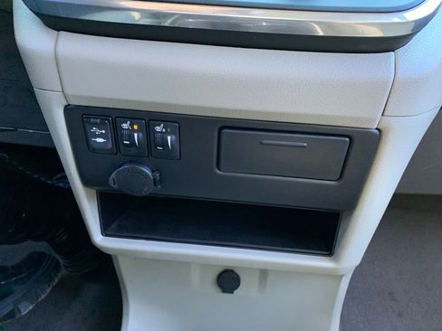 Used 2015 Toyota Sienna XLE image 24