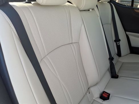 Used 2025 Lexus ES 300h w/ Luxury Package image 15