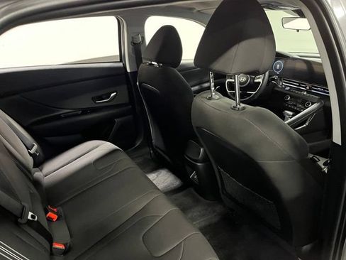 Used 2025 Hyundai Elantra SEL FWD image 15