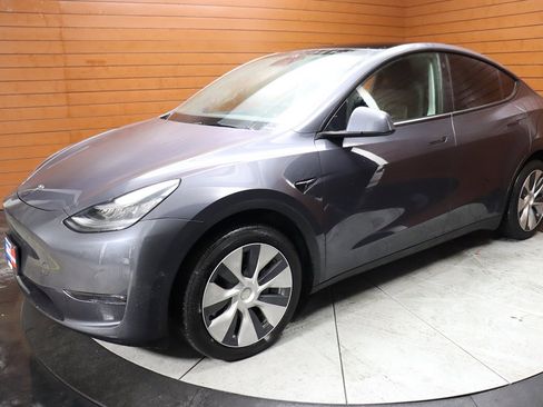 Used 2022 Tesla Model Y Long Range AWD/4WD image 16