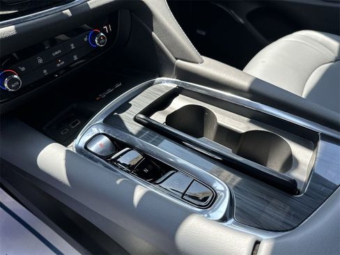 Used 2023 Buick Enclave Essence image 20