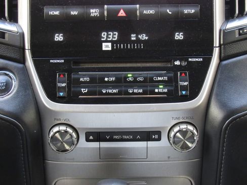 Certified 2020 Toyota Land Cruiser w/ Preferred Accessory Package image 33