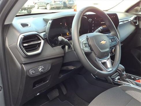 Used 2025 Chevrolet TrailBlazer LT w/ LT Cold Weather Package image 8