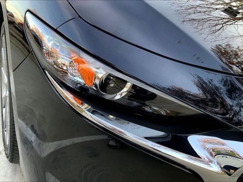 Used 2025 MAZDA MAZDA3 s image 29