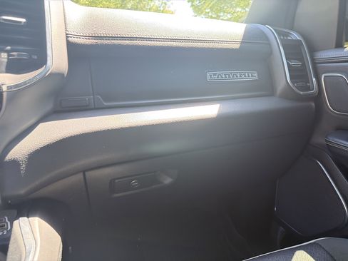 Used 2022 RAM 1500 Laramie AWD/4WD image 25