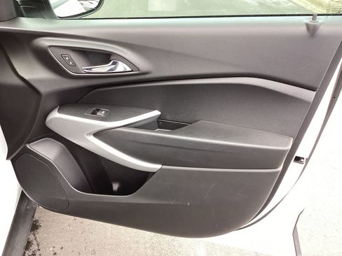 Used 2025 Chevrolet Trax LS image 22