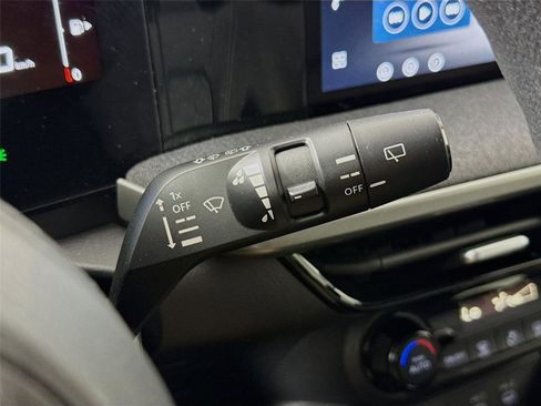Used 2026 Nissan Kicks SV FWD image 6