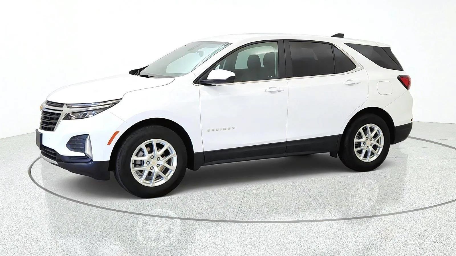 Used 2024 Chevrolet Equinox LT w/ LPO, Cargo Package FWD image 4