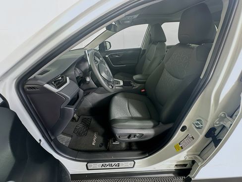 Used 2025 Toyota RAV4 XLE w/ Convenience Package FWD image 13