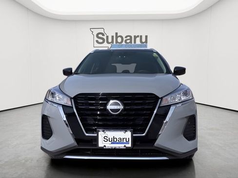Used 2023 Nissan Kicks SV image 2