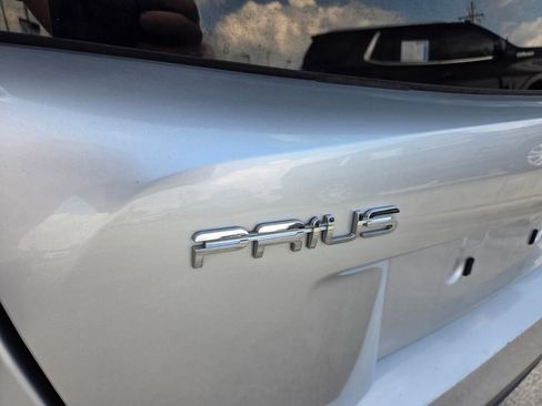 Used 2016 Toyota Prius Four FWD image 11