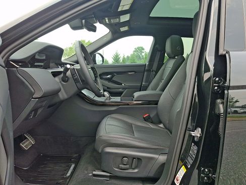 Used 2026 Land Rover Range Rover Evoque Dynamic SE AWD/4WD image 14