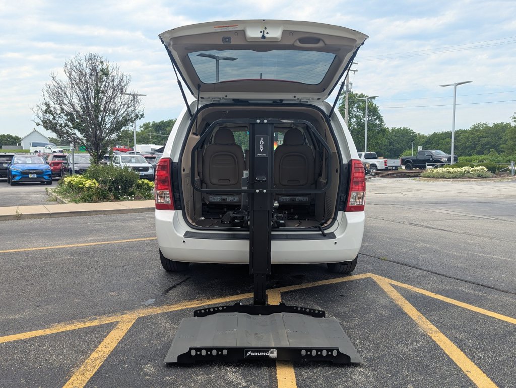 Used 2011 Kia Sedona EX w/ Luxury Pkg FWD image 21
