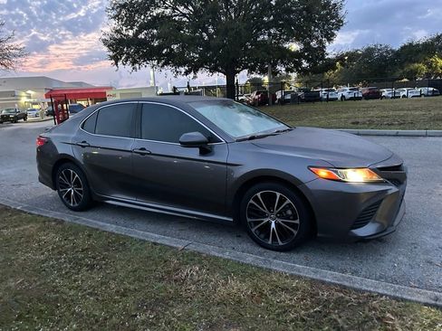 Used 2019 Toyota Camry SE image 7