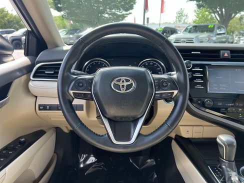 Used 2018 Toyota Camry XLE FWD image 16