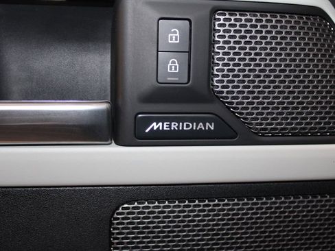 Used 2024 Land Rover Defender 110 S image 19