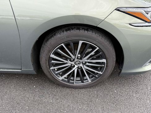 Used 2024 Lexus ES 300h w/ Premium Package FWD image 7