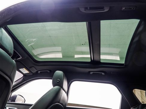 Used 2021 Land Rover Range Rover Velar R-Dynamic S image 43