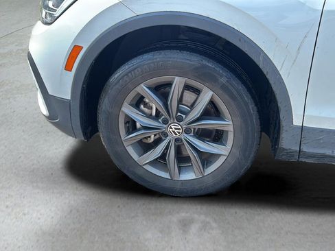 Used 2022 Volkswagen Tiguan SE FWD image 12