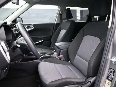 Used 2023 Kia Soul LX w/ LX Technology Package image 16