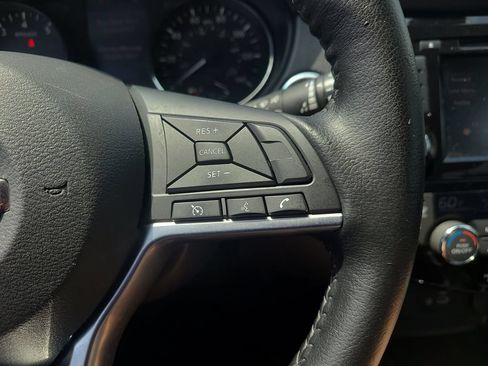 Used 2020 Nissan Rogue SV FWD image 27