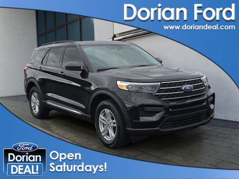 Used 2024 Ford Explorer XLT image 1