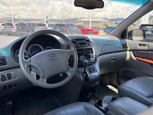 Used 2004 Toyota Sienna XLE FWD image 24