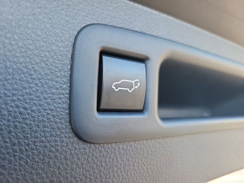 Certified 2023 Toyota Highlander LE image 11