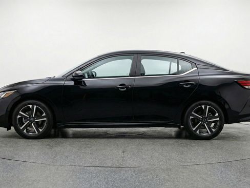 Used 2025 Nissan Sentra SV image 5