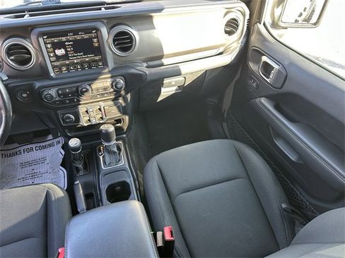 Used 2020 Jeep Gladiator Overland image 16